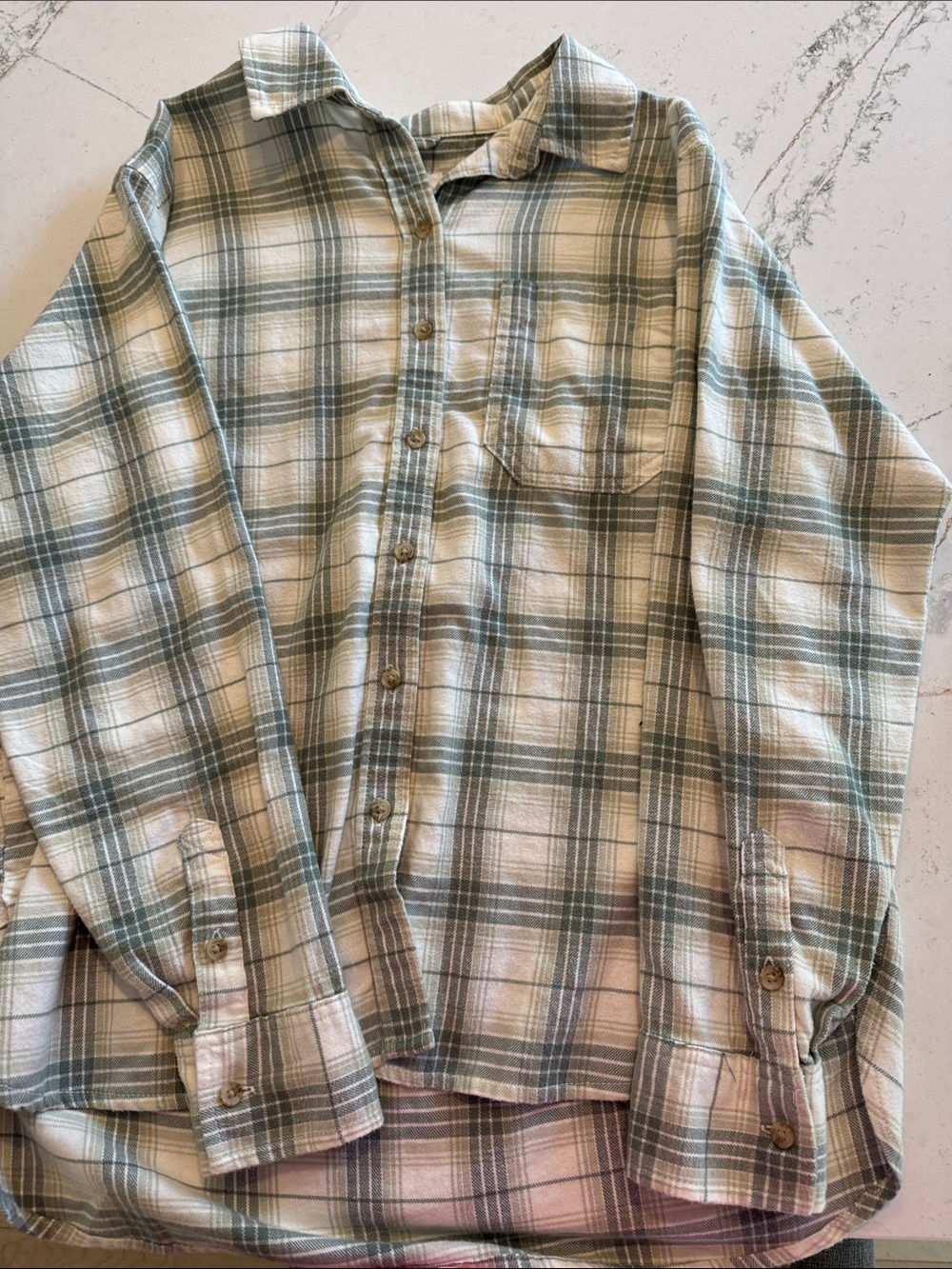 American Eagle Light Green and Cream Plaid Button-Up Shirt